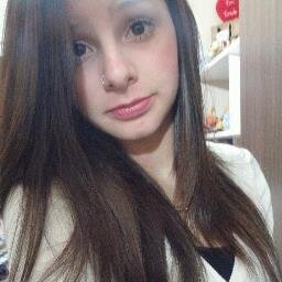 É o namorado dela akie ~ @Chato_DaMoo ~ , e essa feiosa é incrível, e perfeita pra mim, eu te amo amor, mais que tudo, e SEMPRE vou amar tu tendeeu ? . linda -