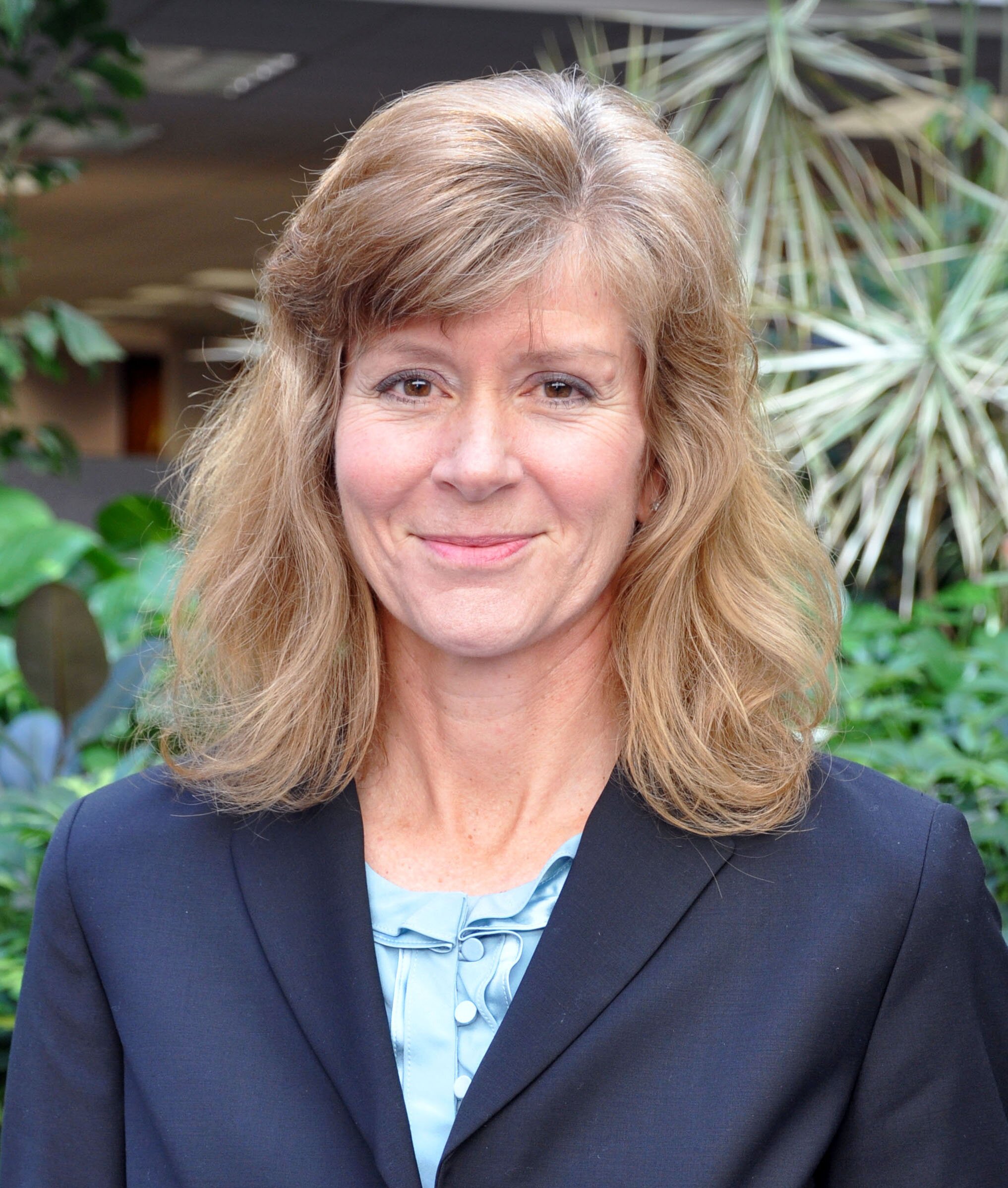 IABC-accredited communicator at Colonial Life with 35+ years in insurance, higher ed and TV news/sports. Mizzou J-school alum, writer, runner, golfer, musician.