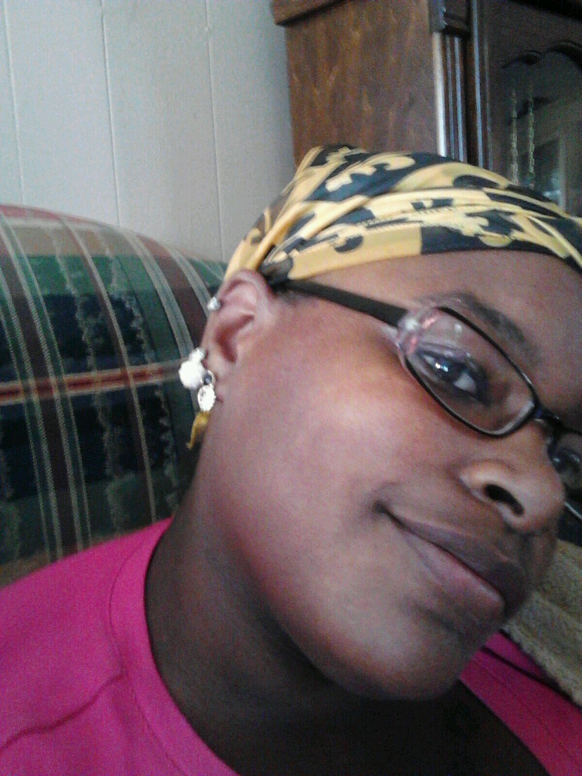 im a nice friendly female to get alone wit but when it comes dwn to mess i leave it for haters and flippers that i shake off my shoulders