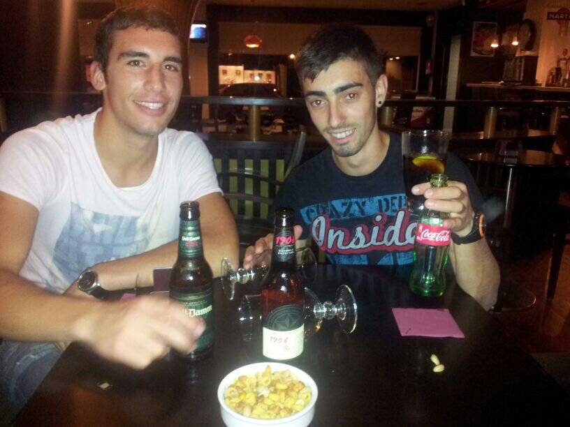 Amante del balonmano / amigo de mis amigos  / saca siempre tu mejor sonrisa.