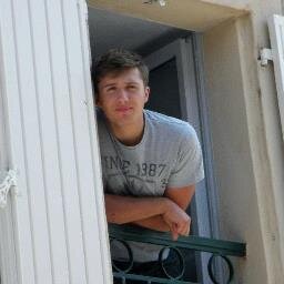 Etudiant. Sportif. Jeux videos.