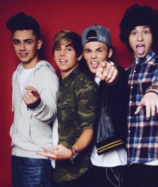 just a girl that loves four boys in a band. Overload followed and dm'ed my main.