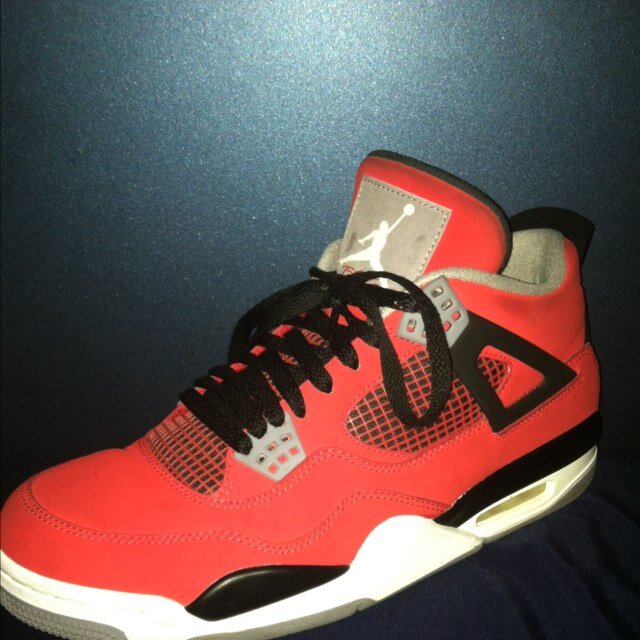http://t.co/YkOLc7KnbK We are the National sneakerhead Convention! Have your sneakers ready to buy/sell/trade! instagram:@nationalsneakerheads