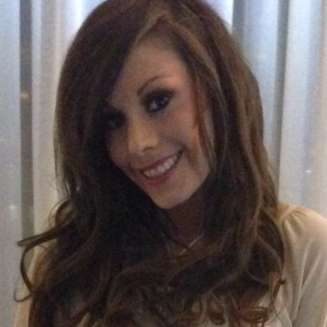 Freelance hairdresser.Enjoy the experience of a fully qualified hair stylist in the comfort of your home.Dont hesitate to contact me on facebook or twitter :)