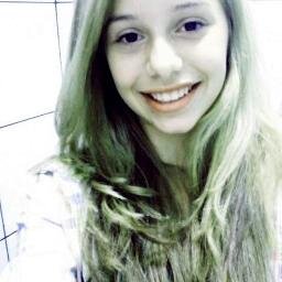Não sujo minhas mãos para derrubar pessoas insignificantes. Afinal, nada melhor do que vê-las tropeçando no seu próprio fracasso. ;)