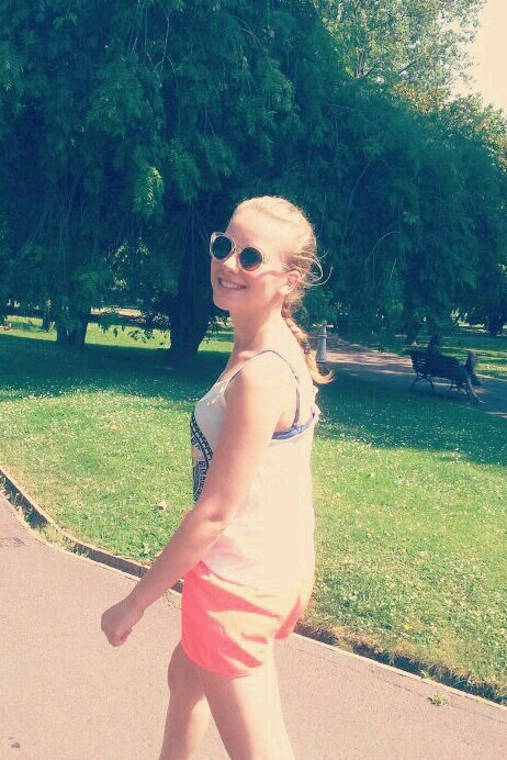 sambalbai's profile picture. Als ik een hond was, zou ik iedereens kont likken. Gewoon omdat dat dan kan.