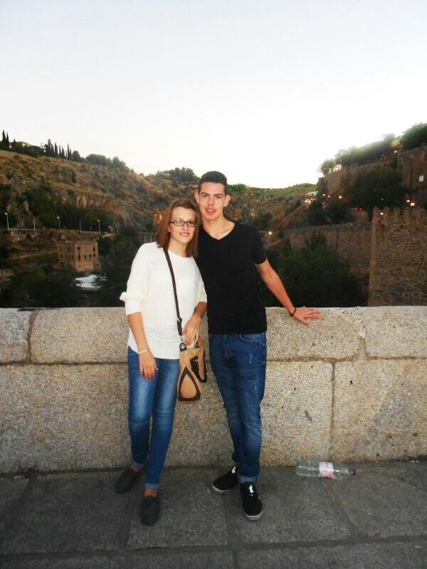 Por el dia vivir por la noche no dormir!    No sueñes tu vida vive tu sueño;) Tequiero11