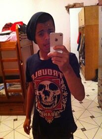 amo se divertir,comer e gosto de viver a vida.