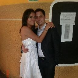 Simplemente Felizzzzzzzzzzzz!!!!!!!!!!!!!!!!!! :)