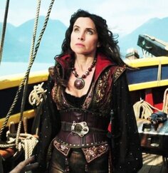 I left my old life behind, then I was lost to him. Now that my captain @KillianJones9 has found me, we can finally be together. #OUAT #HD