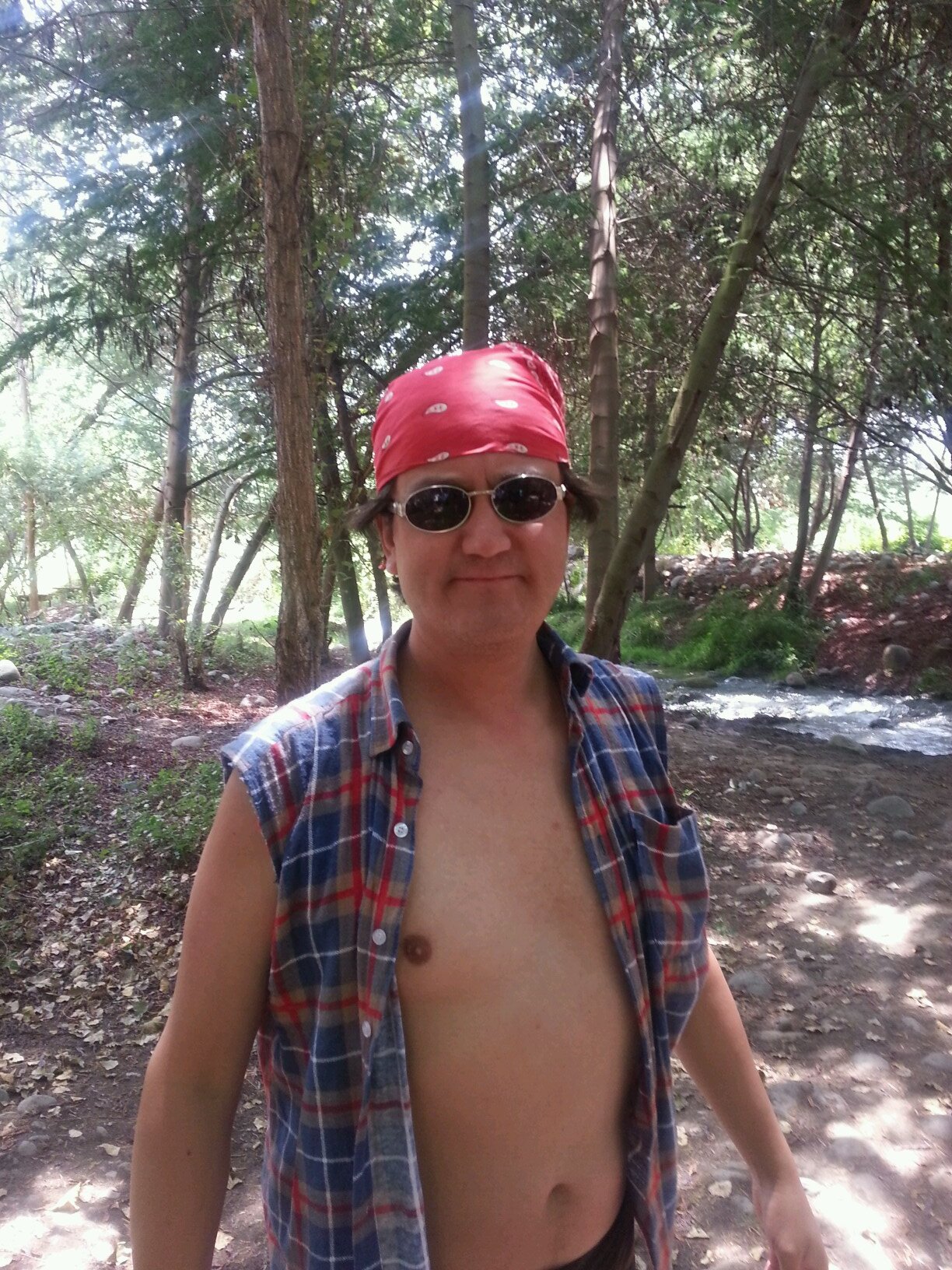 Profesional de la Informática, amante de la naturaleza, con una bella hija, me gusta el Rock y vivir conociendo lugares, entre lo clásico y lo hippie