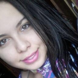 a mulher de 19 anos, decidida, escorpiana, que ama mt a família e os amigos, ama praia, comer, surf  e dançar ♥