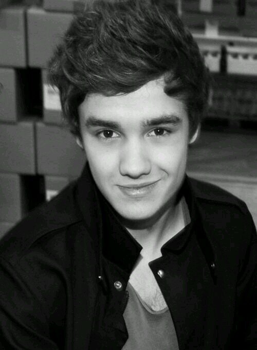 I'm Liam:)  || Daddy Directioner || 20 || Vampire || @CCW_PERRIEE is my PerriBear || Daddy To Elisibeth || Taken by PerriBear ||
