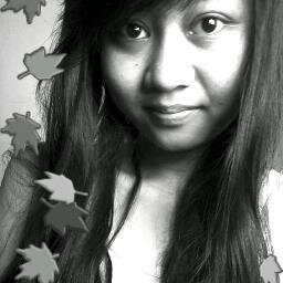 I know who I'm.I'm Just a woman who marveled at a justin bieber.He made me believe that dreams and will make it Happen :))
