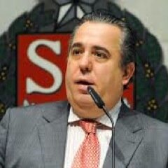 Adilson Rossi é Pastor da Igreja Assembleia de Deus, Deputado Estadual por São Paulo e apresentador do Programa Fé em Ação na Rede Gospel de Televisão.