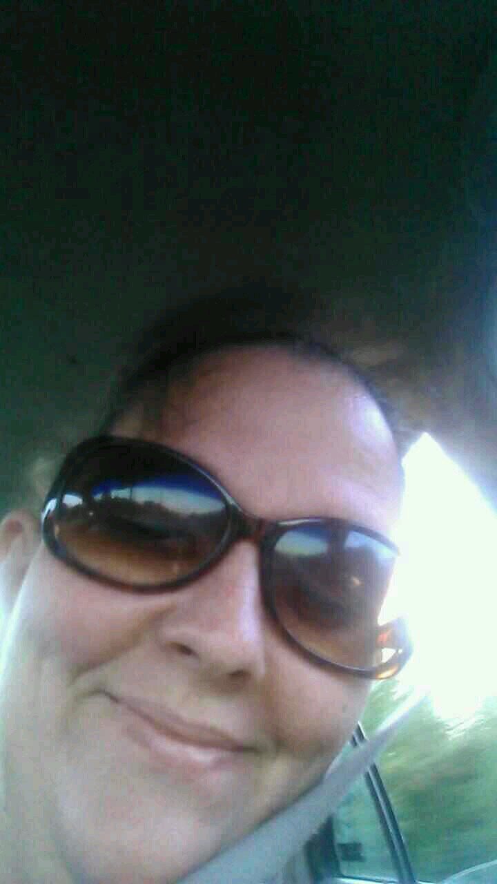 37 yr old mom of 2 boys! Live in Kodak... 'nuff said