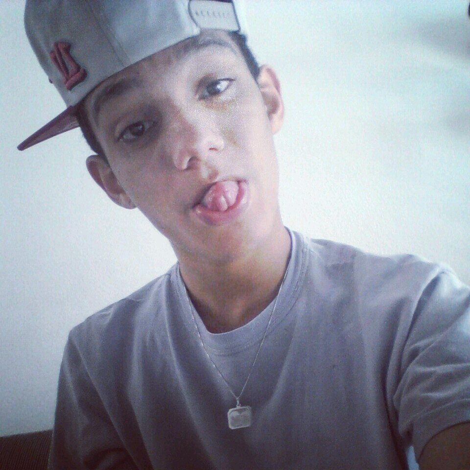 Capricorniano,tenho 18 anos,paulista,adoro música e violão....
Adoro fazer amizades novas.....
http://t.co/GGeyjSCEUR…