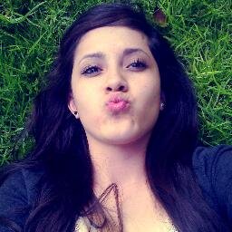Una mujer inteligente besa sin enamorarse, escucha pero no cree & abandona antes de ser abandonada.