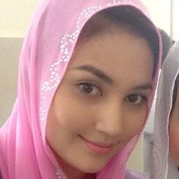Ingin bersahabat dengan siapa saja, yang teduh jiwanya, sejuk hatinya, tentram ucapannya, dan santun perkataannya.