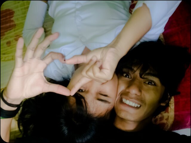 Cinta sejati adalah sebuah tindakan,bukanlah sebuah bahasa.lebih baik mencintai sepenuh hati dengan perbuatan dari pada mengatakan I LOVE U seratus kali :)