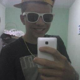 I love my enemies ;) Trabalhe duro, diverta se bastante... Foda se o pensamento alheio ..