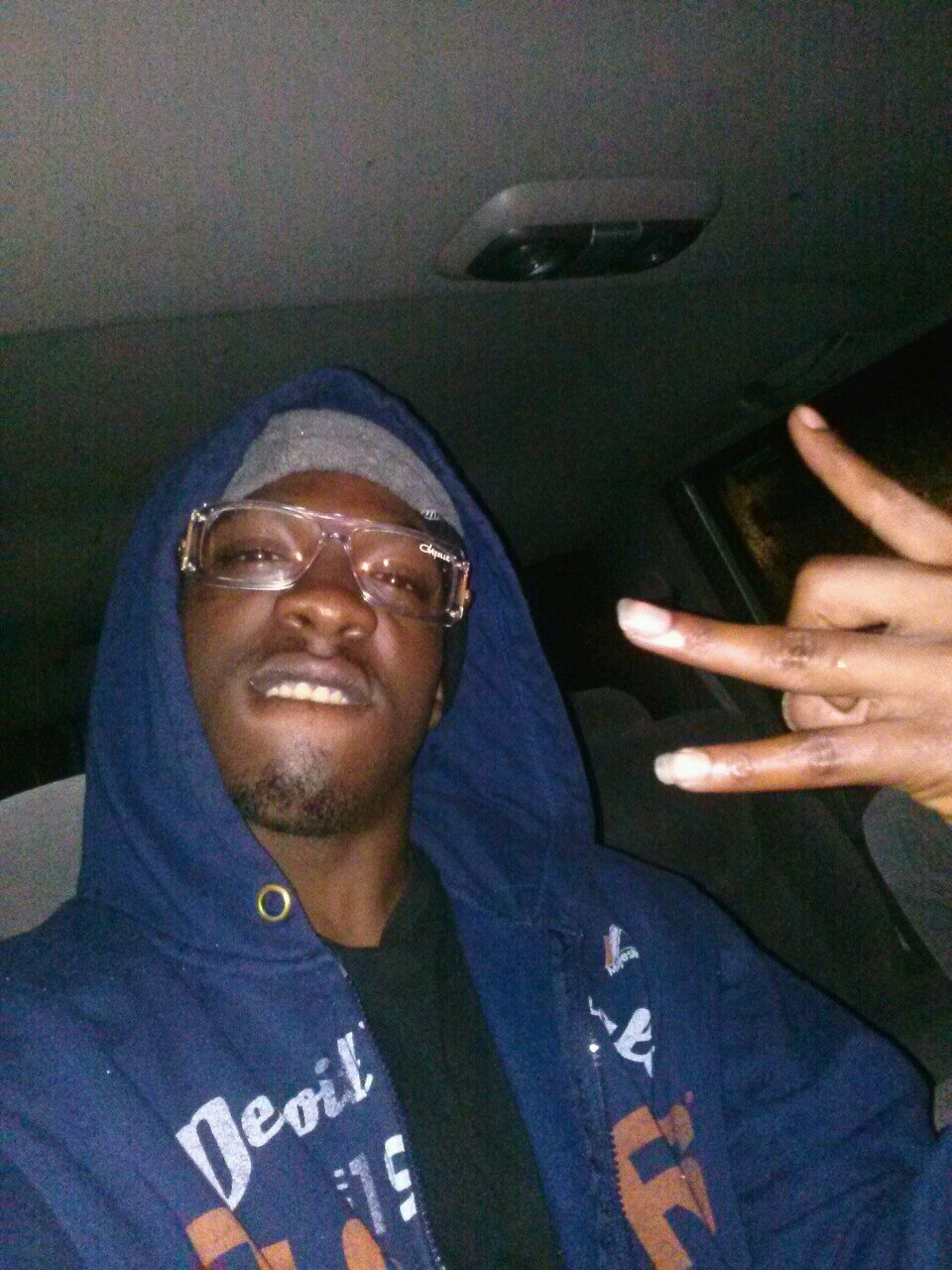 I can rap I can sing i forever chase a dream #EASTSIDE #RIPtoAllMYBROZ they call me skeeno so why not follow me...ya know #TFB