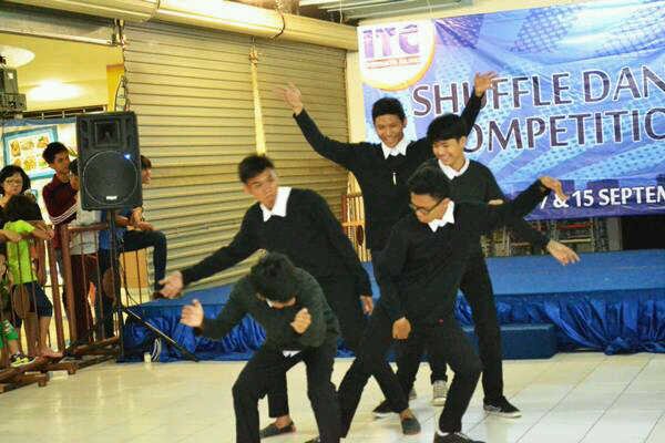 Official Twitter Retweet Style On Step. For Booking/Join with us, ☎CP: @ImamZalbardut (29F0DE71)