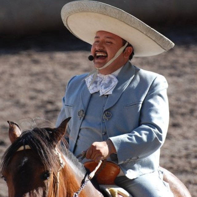 Cantante Chileno , de música Mexicana y Director del Mariachi Calicanto de Chile. Voz de Los Ases del Norte sergiozunigac@gmail.com +56226438638 +56995381397