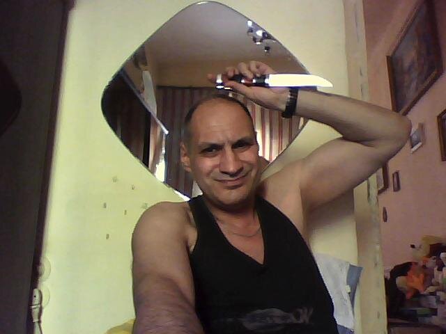 artara48's profile picture. 