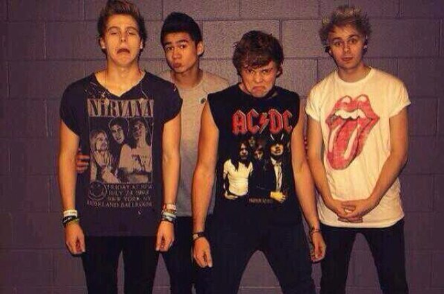 IDK what to put here but i love 5SOS