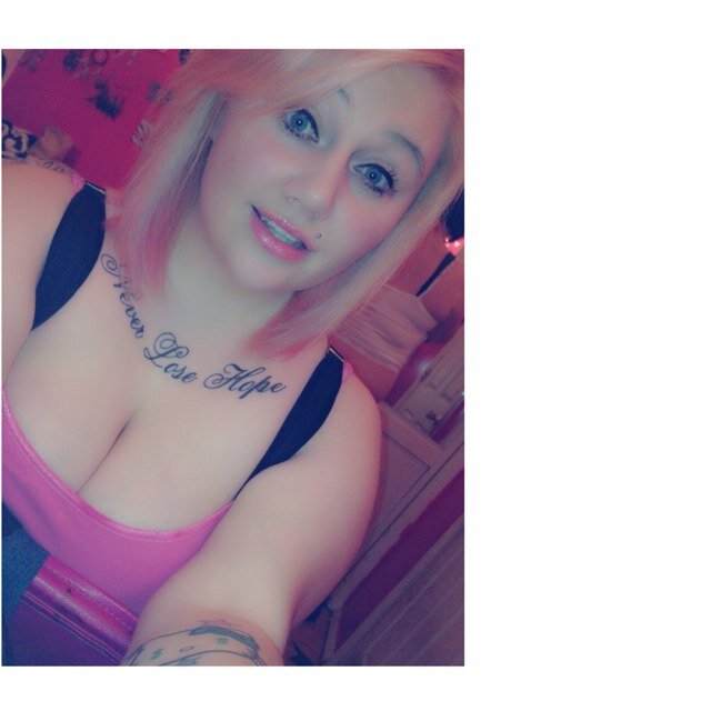 _Hellotittyy_'s profile picture. 