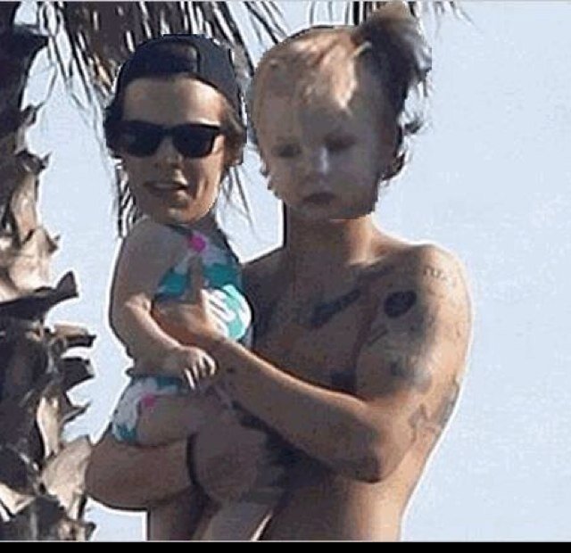 leeroy_lover123's profile picture. food. fangirl. one direction. idk. twitter. taylor swift. omg. asdfghjkl. whatever.