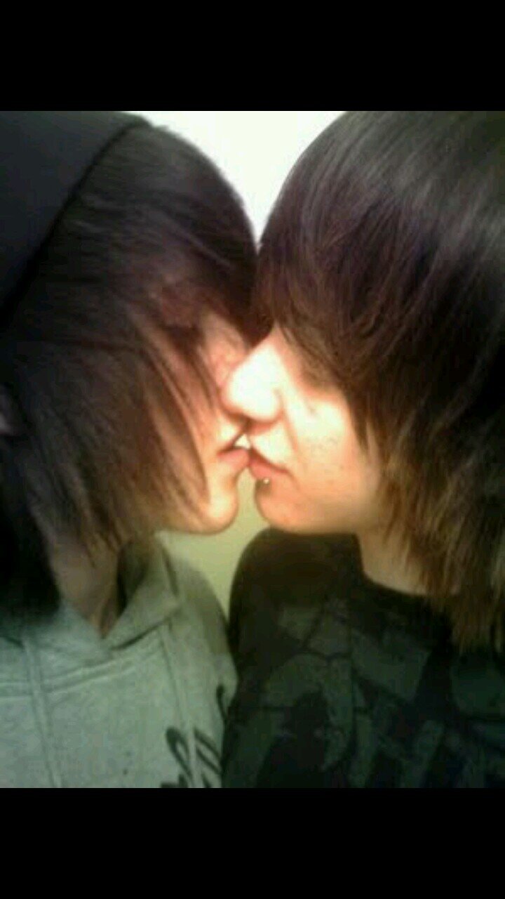 hiii guys im josh, hehe follow me and ill follow you. im gay and 16. I love my babyboy @kaydenIsSexy69