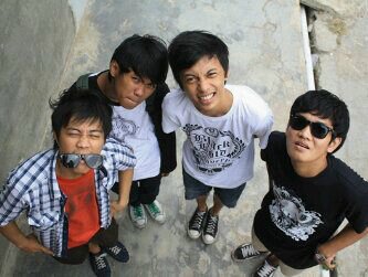 @didienpermana bass/voc | @adjieprime guitar/voc | @abid_mahaji guitar | @soel_soekamti drum | wearenothandsome@rocketmail.com | FB: We Are Friend