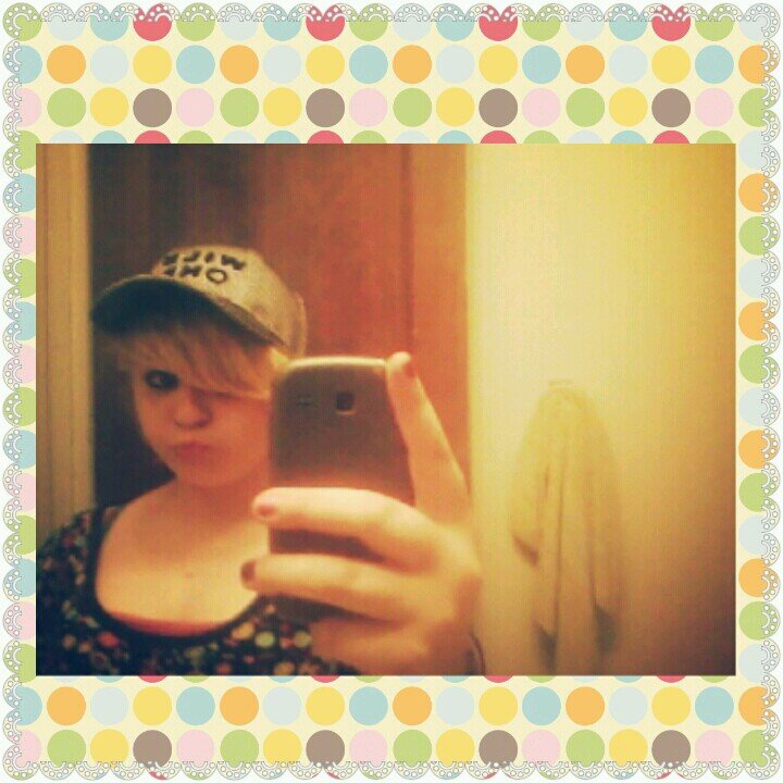 Hi im @imawesomefriend i got a new account because i cant log in anymore. If your following me i will follow back promise i will try and write everyday.