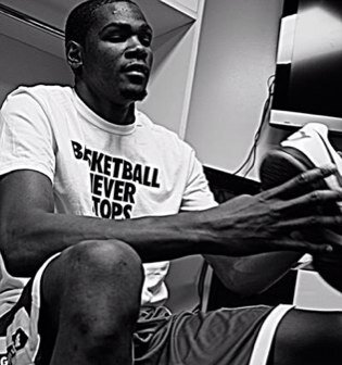 Zyler23's profile picture. Living the Dream - Hawks, MUFC, 49ers & KD #Forlanmember