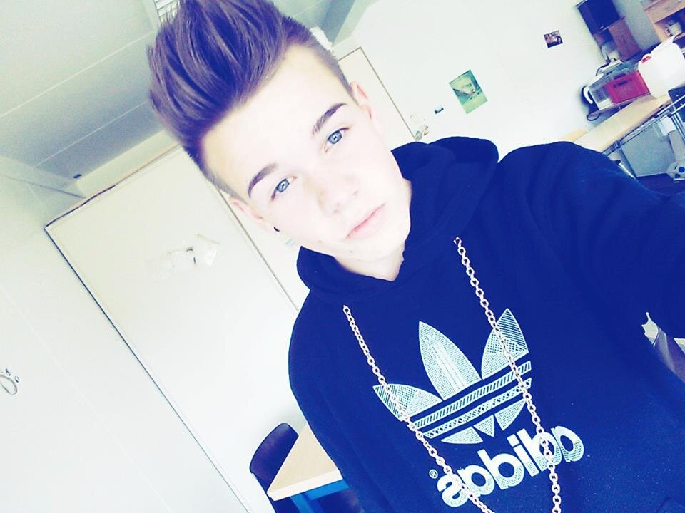 Boybelieber  :) 17 years old from canada / germany :)