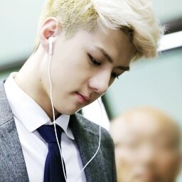 Noona and hyung loves this maknae.