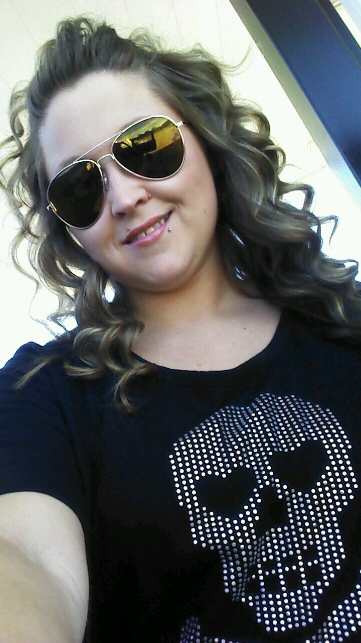 Obsessed with hula hoops, my dogs, my lover, my Jeep, my health & photography! All about healthy eating and natural cures. I love to cook!