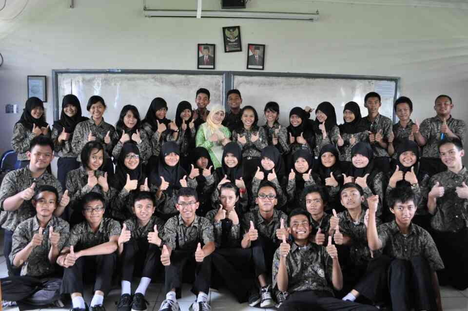 XienceFourShip's profile picture. 5 Agama Dalam 1 Kelas | Anak buah Bu Siti Asiah.