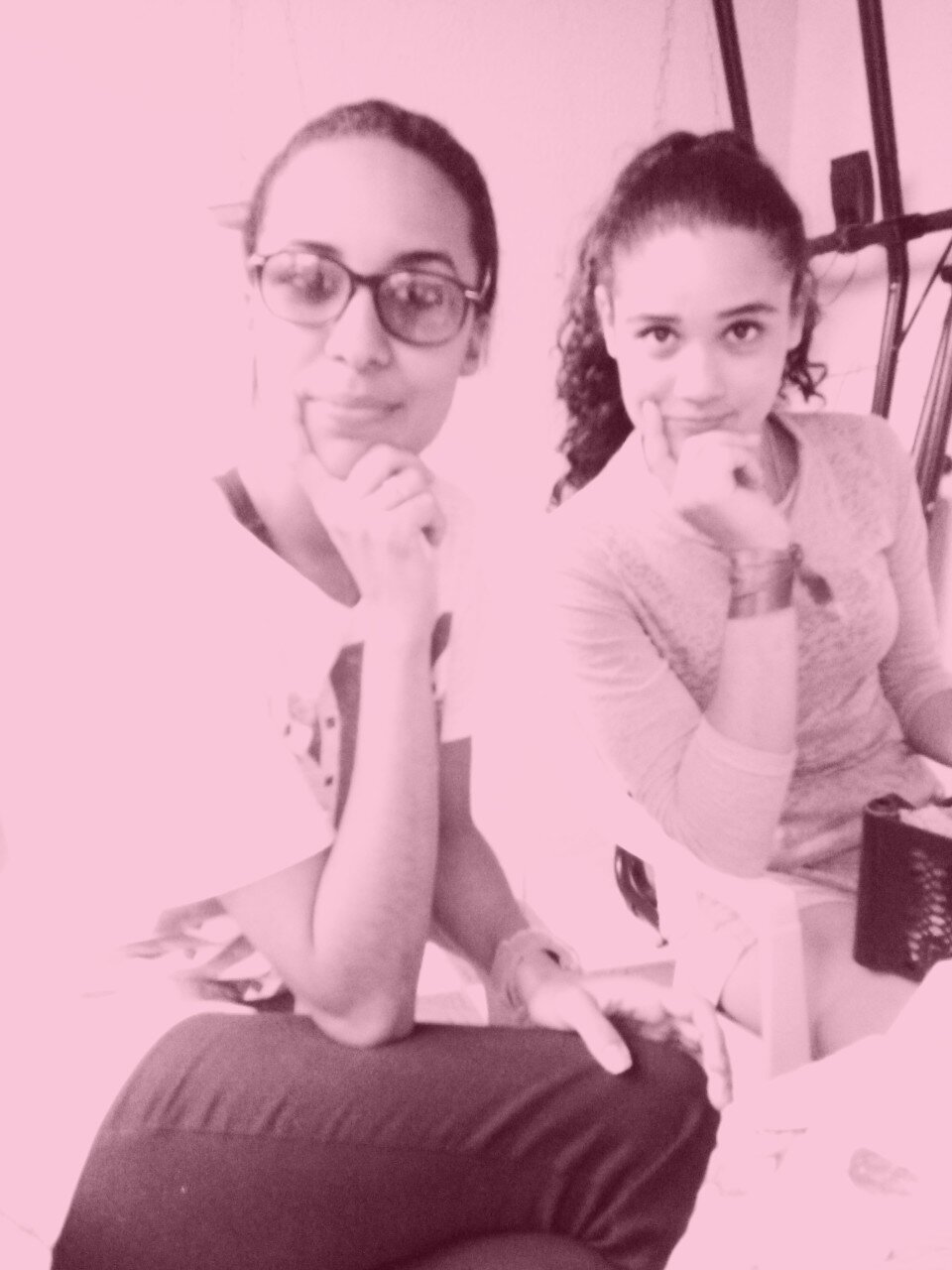 um amor único e sincero capaz de superar a distancia e crescer cada dia mais! eu te amo minha pequena :3
@alice_correa    ♥  tee amoo.