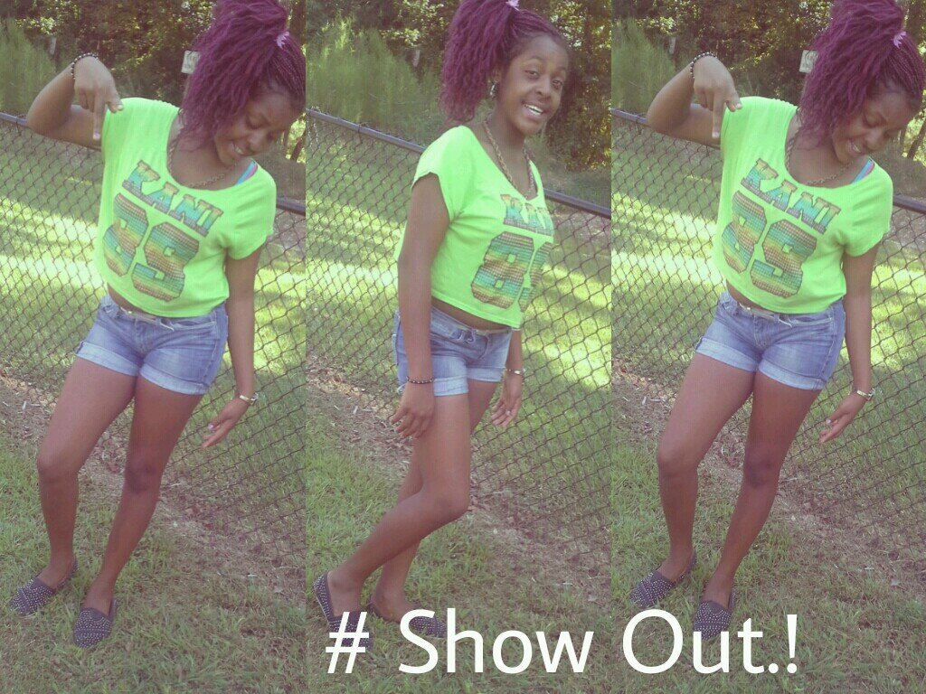 Followw Me Andd i^LL follow Yuu Backk !! iiiF Yuu UnFollow Me Ohh Well
