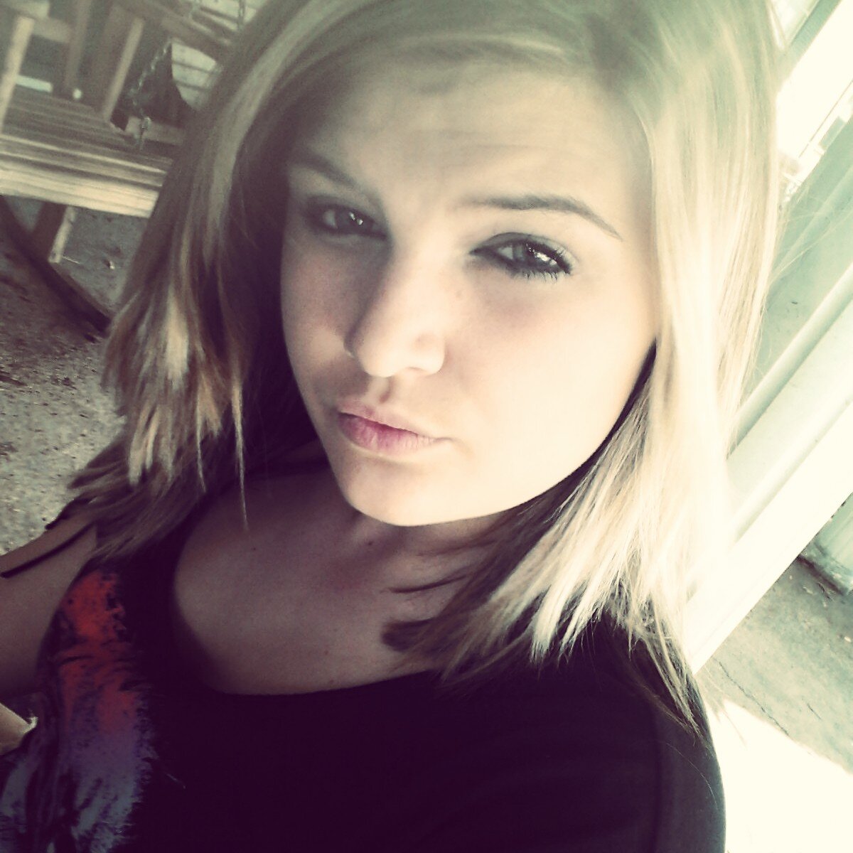 dream like you'll live forever, live like theres no tomorrow, imgine wht the world will bring you. remeber yur good times, leave the past behind(: