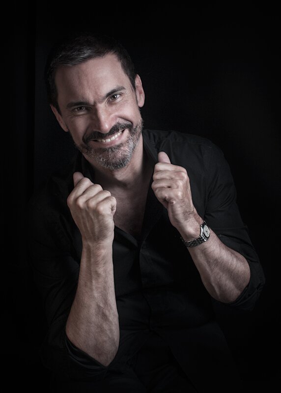 Nacido en Madrid. aunque me considero ciudadano del mundo. Hombre de Publicidad y Comunicación. Amante del Arte y de la VIDA. Socio de Alma Mediaplus