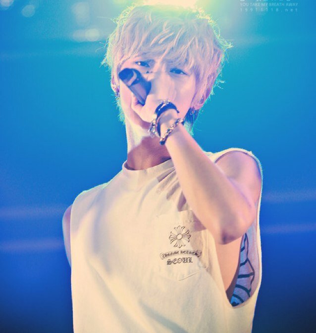 -LIGHT JINYOUNG.さんのプロフィール画像