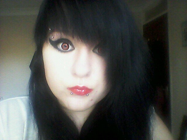 FUCKING LOVE MUSIC!!! ooh and I am basically a short Miranda Hart,omg totally my idol :p xx I have a gorgeous boyfriend, and I am just awesomly random! paha! XD