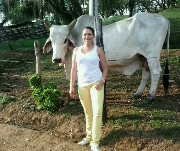 Enamorada de la vida, la familia, la tierra y los animales..creo en Dios, en los angeles y en los grandes sueños. los que me llevaran al exito!