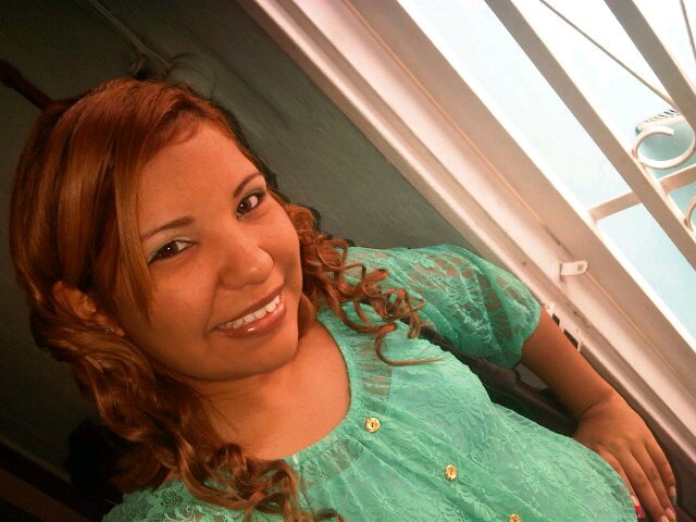 Amigable, Divertida Y CON MUCHÍSIMAS ganas de vivir la VIDA junto a las personas que aprecio. !!! con mis esperanzas en DIOS!!