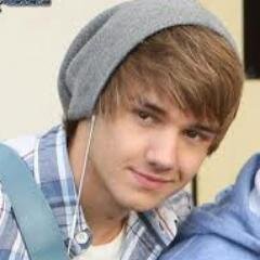all i want is one direction and food...