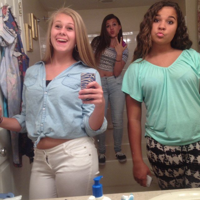 jenna_askes's profile picture. fuck seriousness just laugh